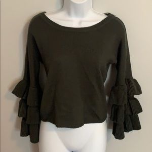 Flared ruffle sleeve sweater/slightly cropped